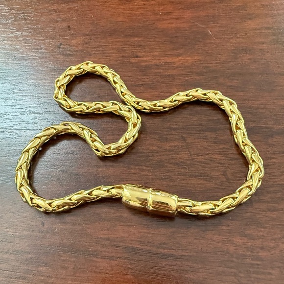 Gold tone chain necklace magnetic clasp - Picture 3 of 6